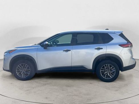 Used 2024 Nissan Rogue S AWD/4WD image 2