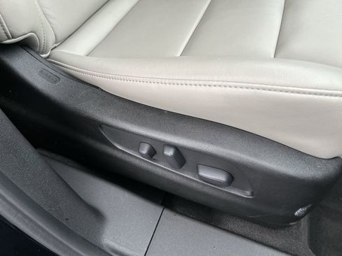 Used 2022 Cadillac XT4 Luxury w/ Cold Weather Package image 14