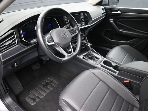 Used 2024 Volkswagen Jetta SE FWD image 18