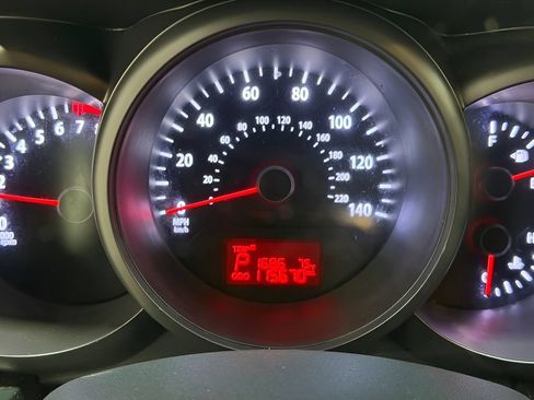 Used 2012 Kia Soul FWD image 16
