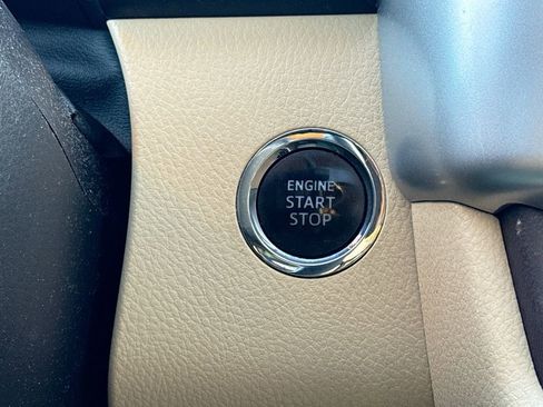 Used 2016 Toyota Highlander XLE image 18