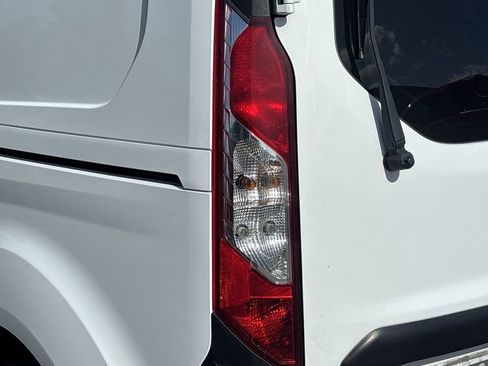 Used 2022 Ford Transit Connect XL image 27