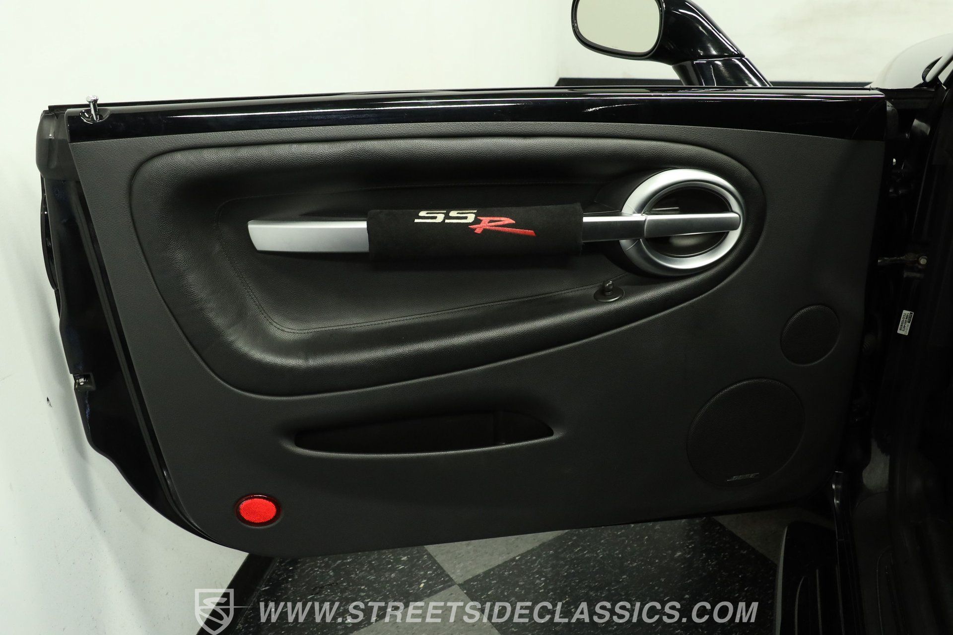 Used 2004 Chevrolet SSR w/ Preferred Equipment Group RWD image 34
