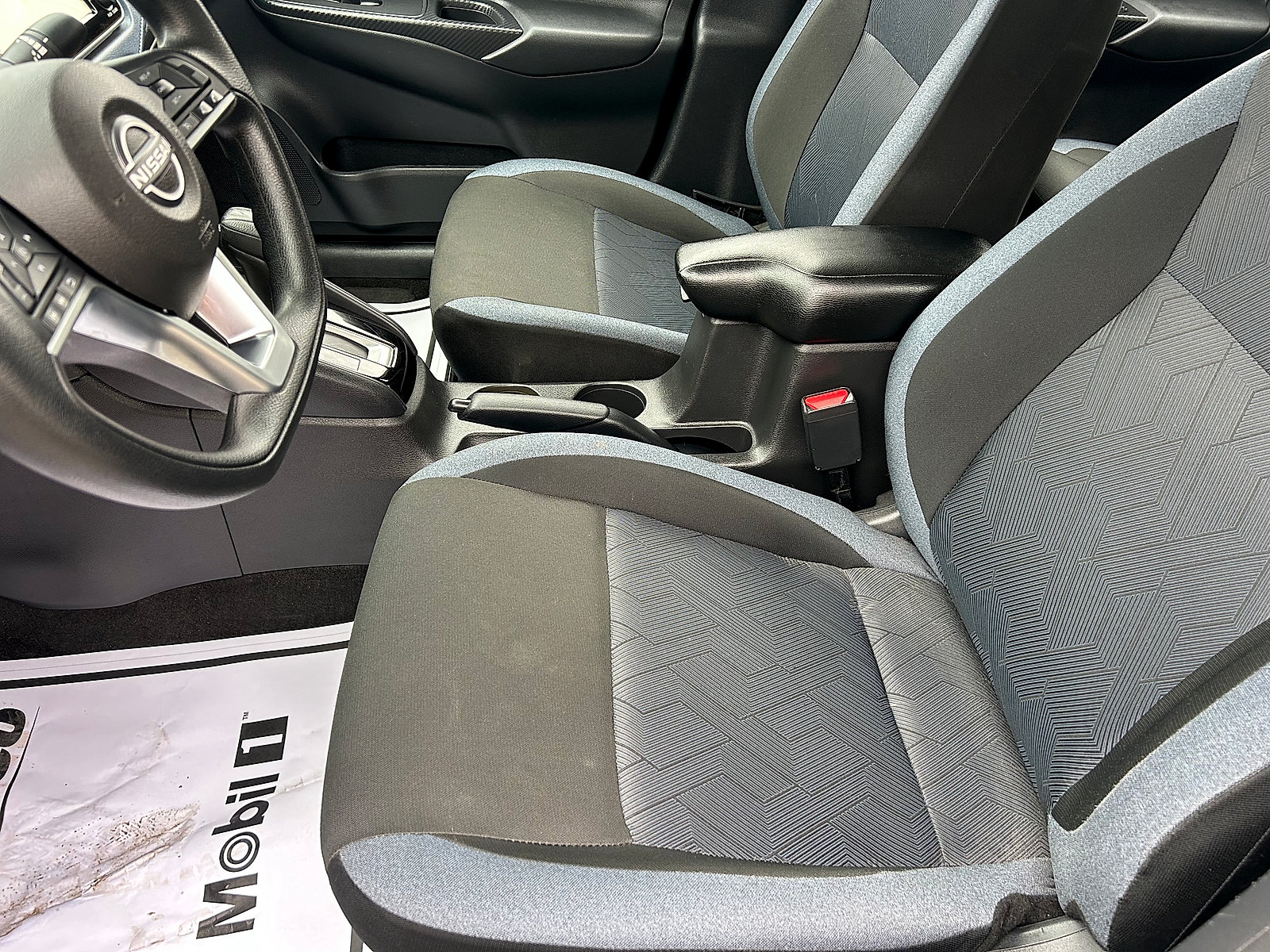 Used 2025 Nissan Versa SV FWD image 11