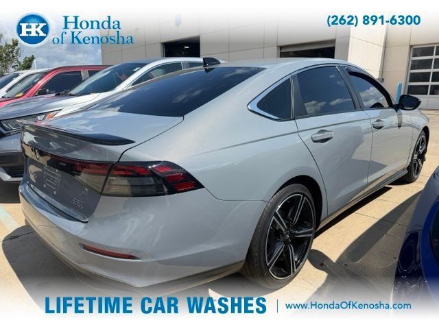 Used 2025 Honda Accord Sport image 2