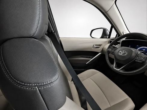 Used 2024 Toyota Corolla Cross XLE w/ Convenience Package AWD/4WD image 15