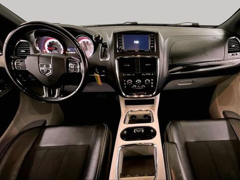Used 2019 Dodge Grand Caravan SXT FWD image 15