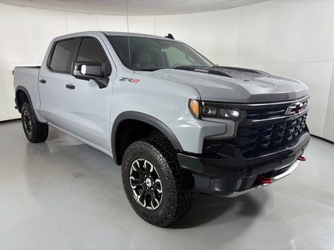 Used 2025 Chevrolet Silverado 1500 ZR2 w/ Technology Package image 2