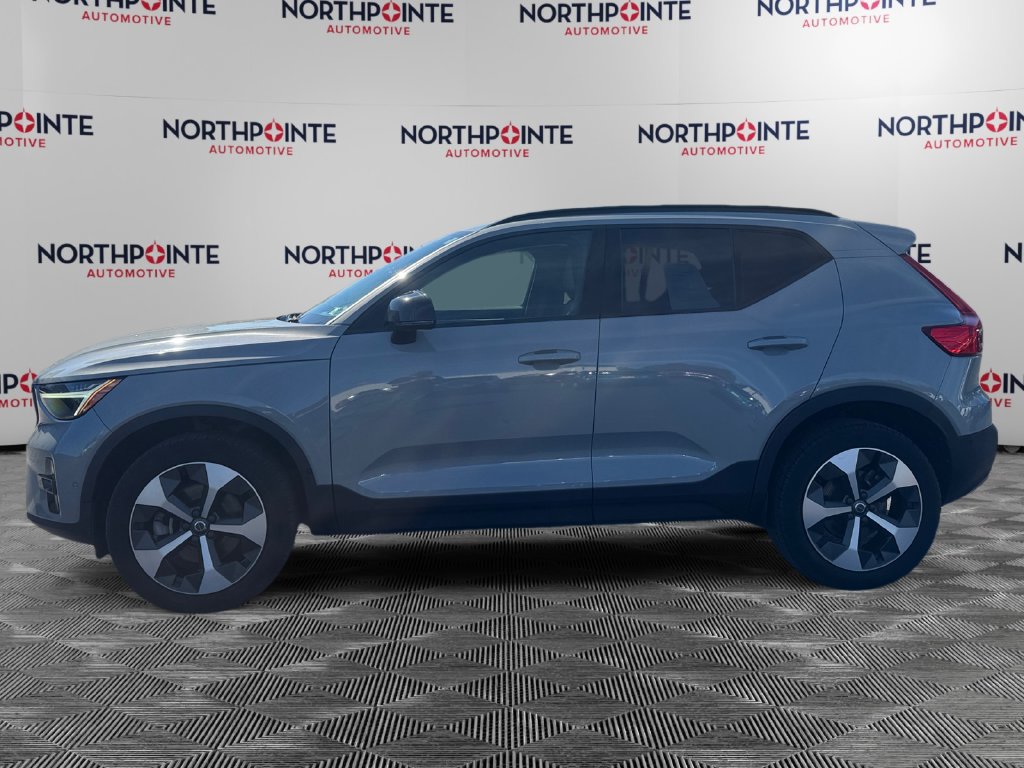 Used 2024 Volvo XC40 B5 Plus w/ Climate Package AWD/4WD image 3