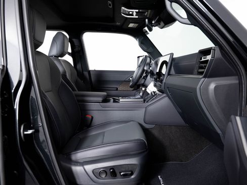 Used 2026 Lexus GX 550 w/ Accessory Package (2T) image 32