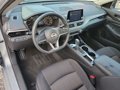 Used 2024 Nissan Altima 2.5 SV FWD image 8