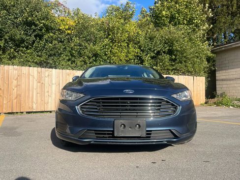 Used 2019 Ford Fusion SE image 2