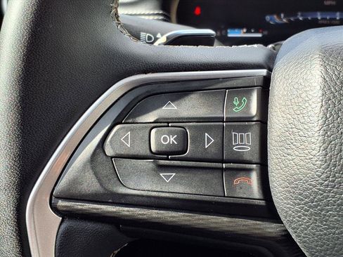 Used 2023 Jeep Grand Cherokee L Laredo image 14