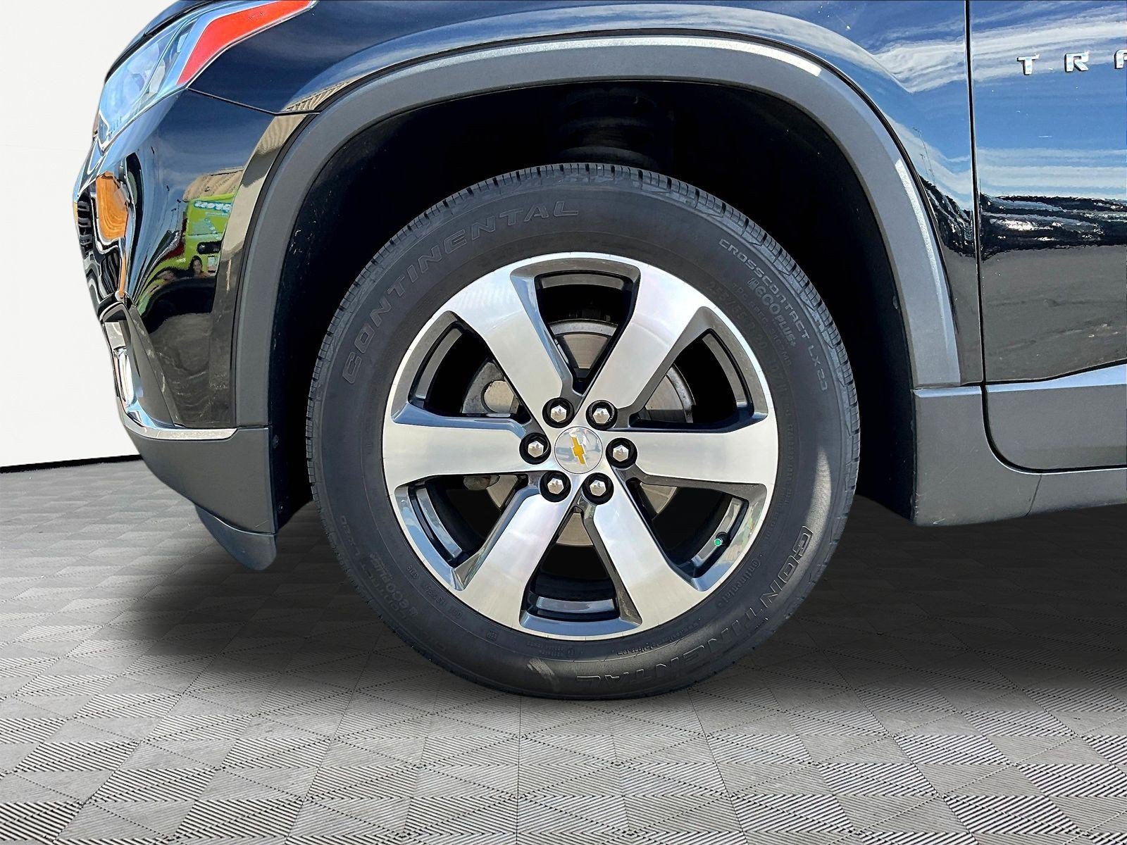 Used 2020 Chevrolet Traverse LT w/ LT Premium Package FWD image 34