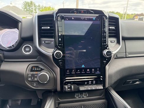 New 2026 RAM 1500 4x4 Crew Cab image 13