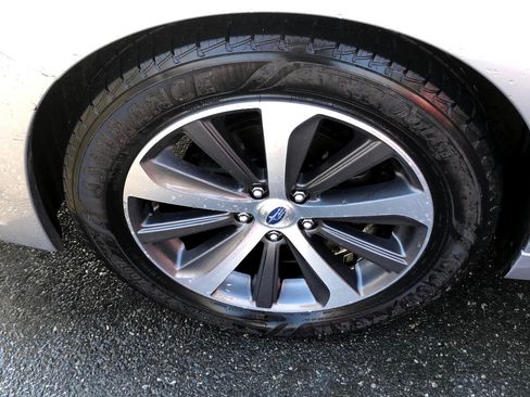 Used 2017 Subaru Legacy 2.5i Limited image 17