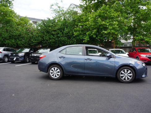 Used 2015 Toyota Corolla LE FWD image 3
