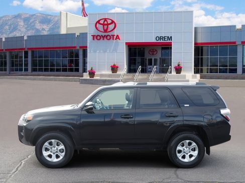 Used 2022 Toyota 4Runner SR5 Premium w/ Moonroof Package image 3