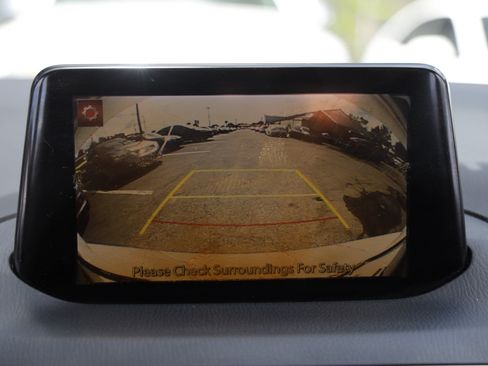 Used 2017 MAZDA MAZDA3 Sport w/ Preferred Equipment Package FWD image 34