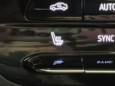 Used 2023 Buick Envision Essence w/ Sport Touring Package AWD/4WD image 33