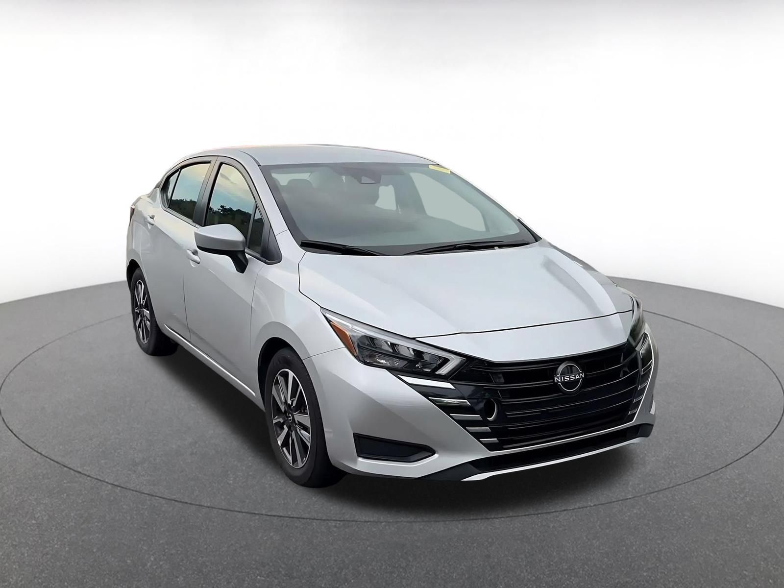 Used 2025 Nissan Versa SV FWD image 2