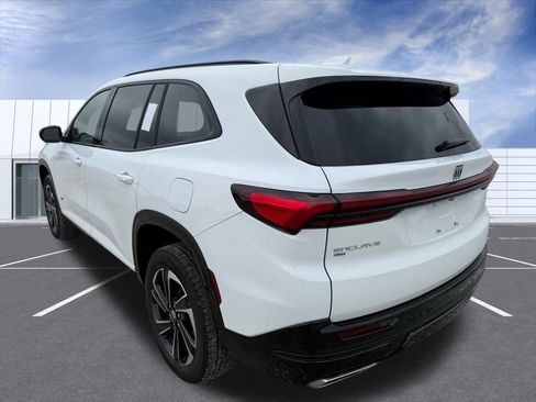 Used 2025 Buick Enclave Sport Touring image 4