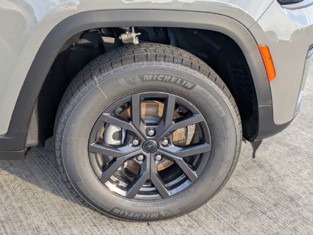 New 2027 Jeep Grand Cherokee Altitude RWD image 12