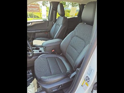 New 2025 Ford Escape SE w/ Class II Trailer Tow Package image 19