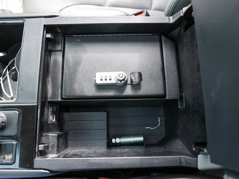 Used 2024 Toyota Tundra Limited AWD/4WD image 64