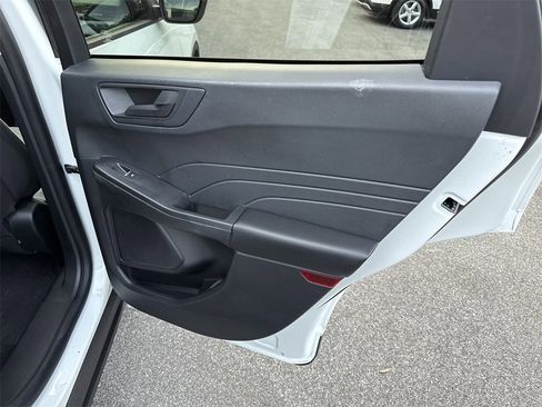 Used 2022 Ford Escape SE w/ SE Sport Appearance Package image 32