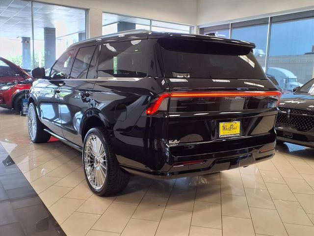 New 2025 Lincoln Navigator Reserve AWD/4WD image 4