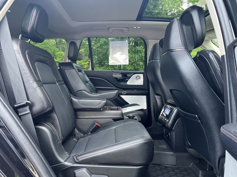 Used 2022 Lincoln Aviator Reserve w/ Equipment Group 201A image 25