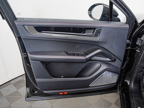 Certified 2025 Porsche Cayenne Turbo GT AWD/4WD image 26