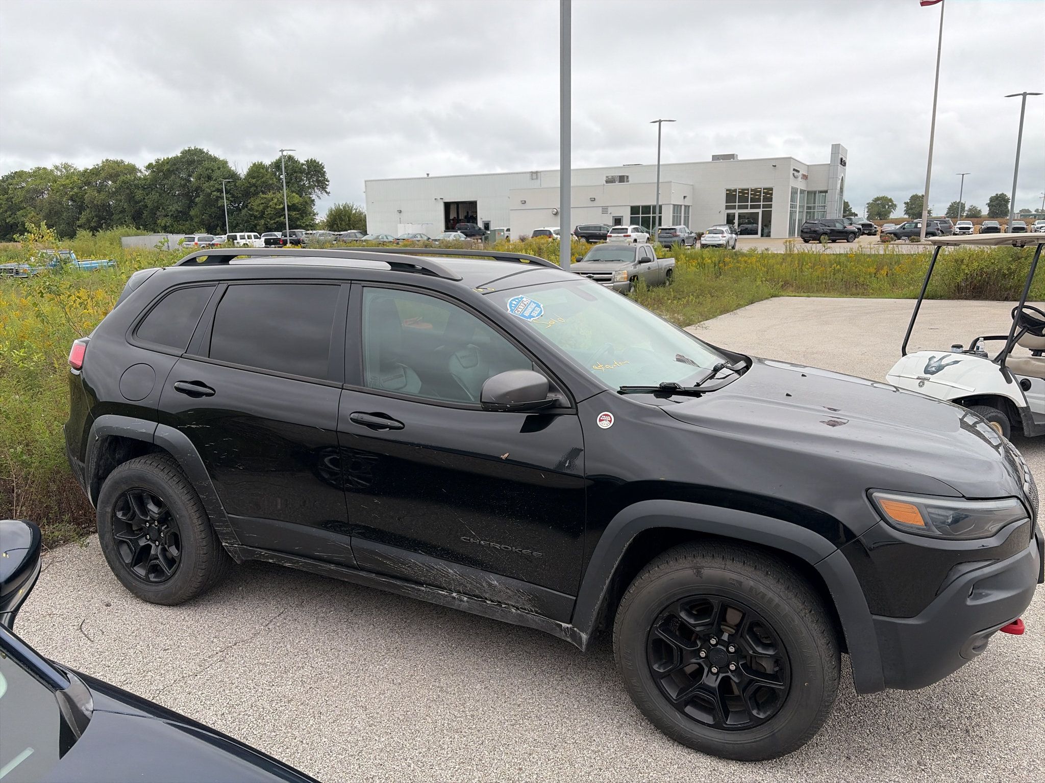 Used 2019 Jeep Cherokee Trailhawk w/ Cold Weather Group AWD/4WD image 2