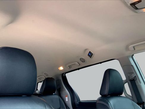 Used 2020 Toyota Sienna SE FWD image 13
