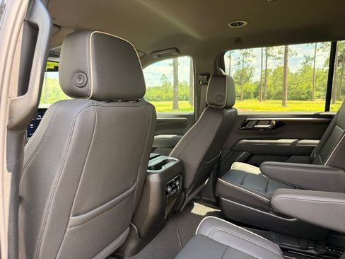 New 2025 Chevrolet Suburban Premier RWD image 29