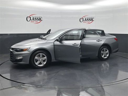 Used 2024 Chevrolet Malibu LT image 32