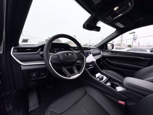 New 2025 Jeep Grand Cherokee L Limited w/ Black Appearance Package image 9