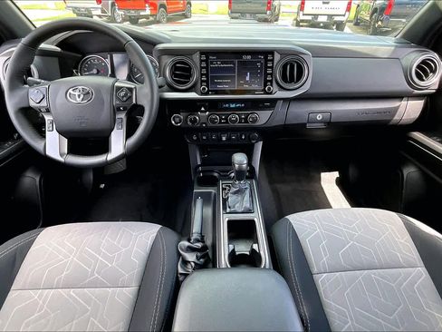 Used 2021 Toyota Tacoma TRD Sport w/ Technology Package AWD/4WD image 15