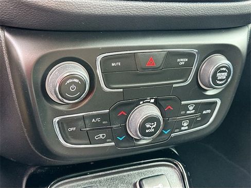 Used 2020 Jeep Compass Latitude image 15