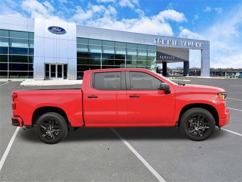 Used 2024 Chevrolet Silverado 1500 Custom image 5