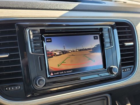 Used 2018 Volkswagen Beetle 2.0T S image 23