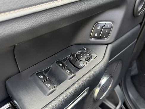 Used 2024 Ford Expedition XLT image 11