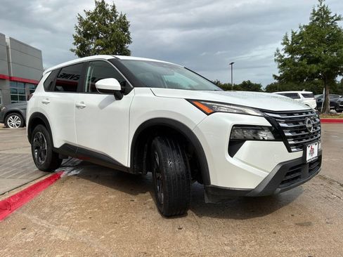 Used 2025 Nissan Rogue SV AWD/4WD image 4