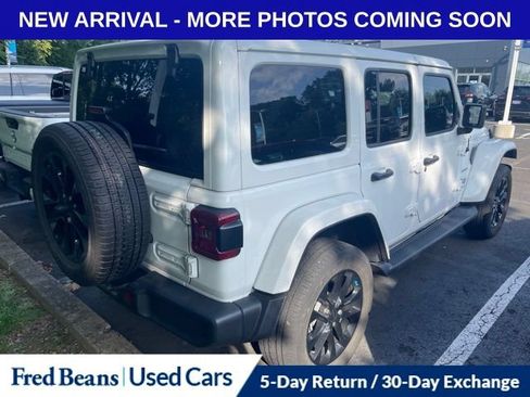 Used 2022 Jeep Wrangler Unlimited Sahara w/ Cold Weather Group AWD/4WD image 7