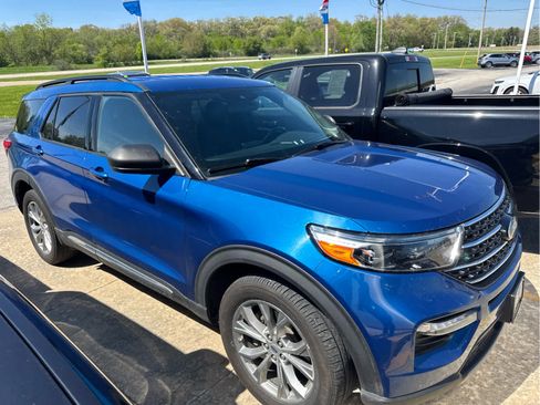 Used 2020 Ford Explorer XLT w/ Equipment Group 202A AWD/4WD image 4