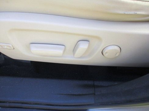 Used 2016 Toyota Highlander XLE image 16