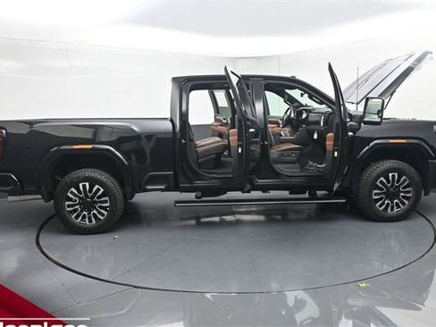 New 2026 GMC Sierra 2500 Denali Ultimate w/ LPO, Black Badging Package image 22