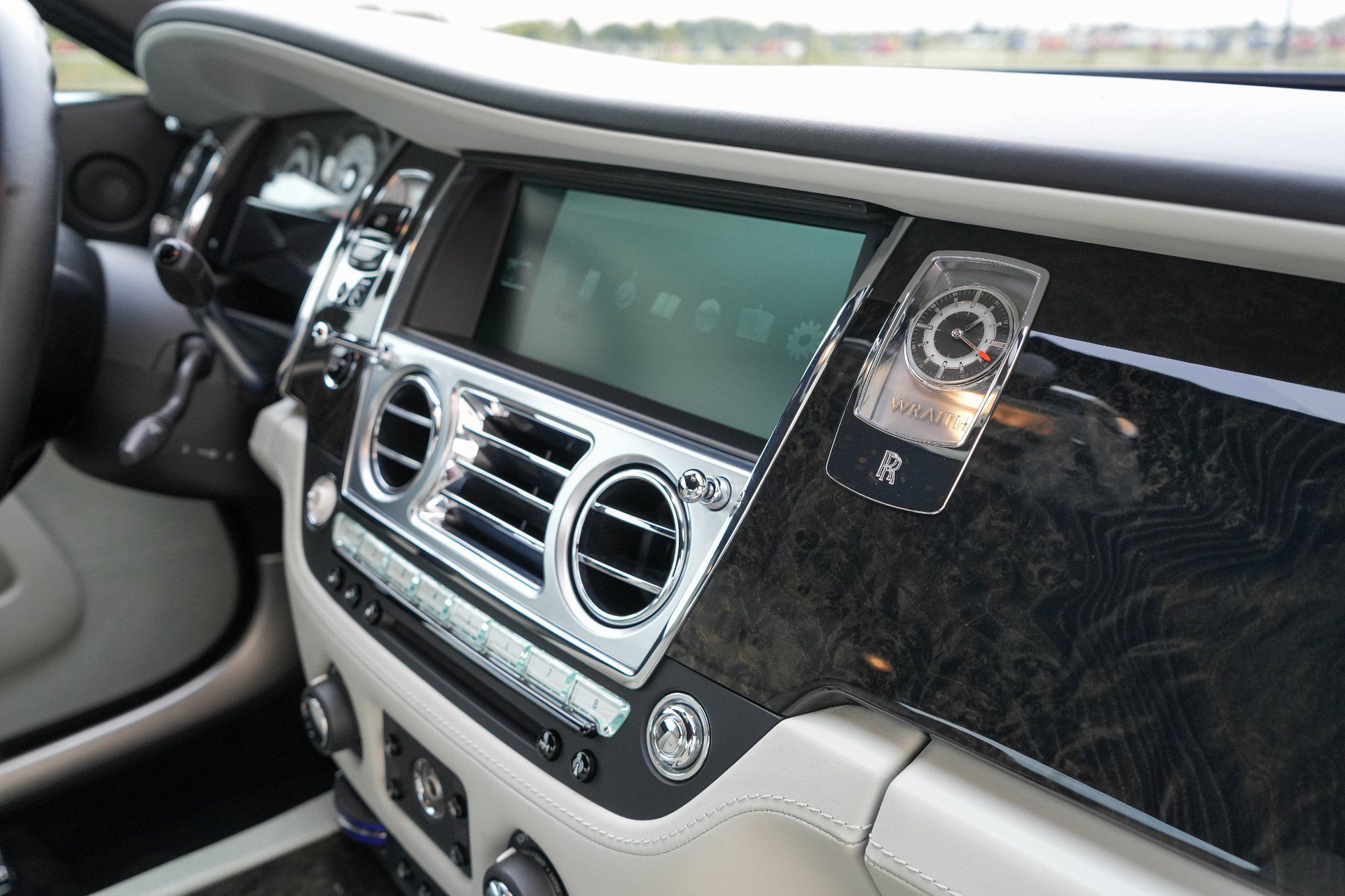 Used 2015 Rolls-Royce Wraith RWD image 27