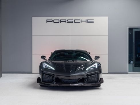 Used 2024 Chevrolet Corvette Z06 w/ Z07 Performance Package image 10